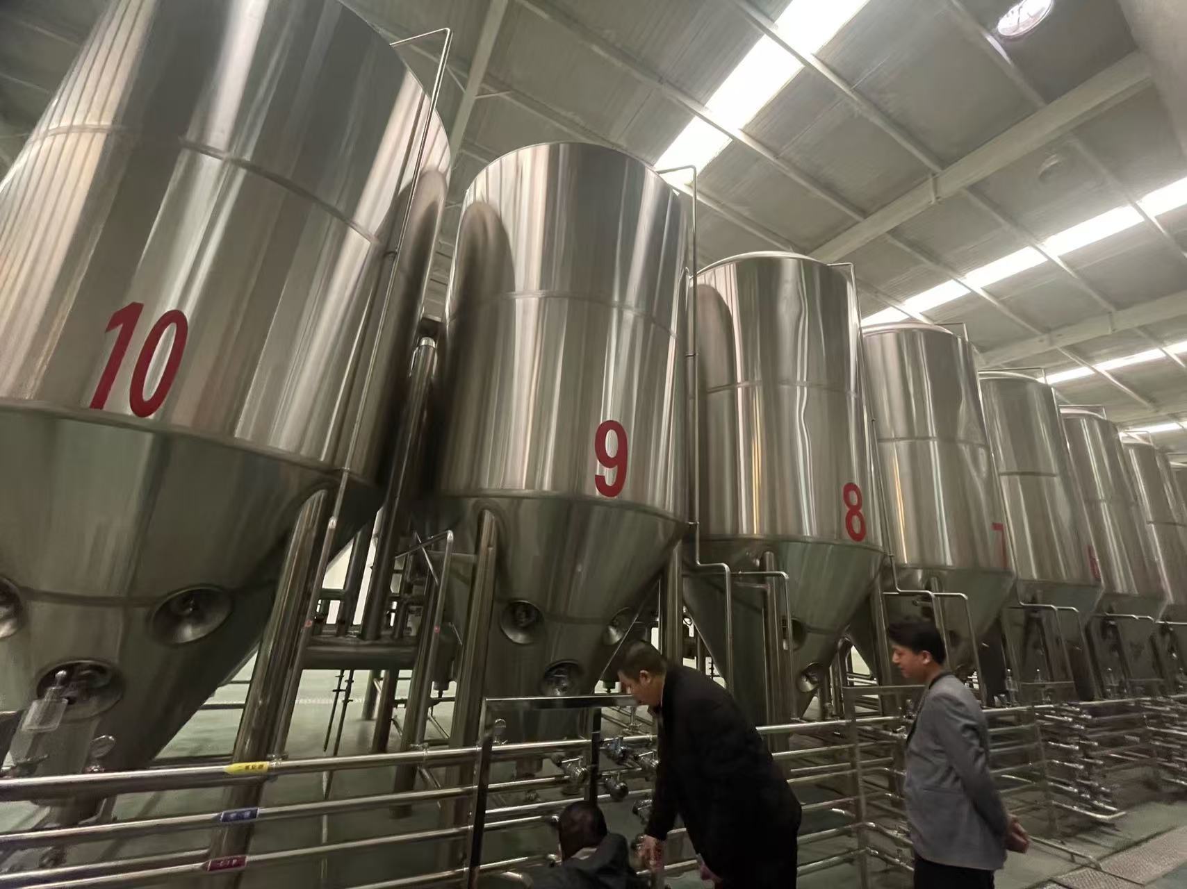 营口精酿啤酒设备厂—平面布置、设备设计、制造、调试、培训等一条龙服务